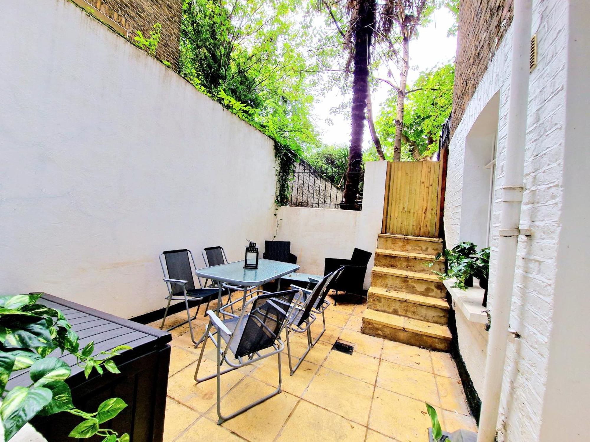 Spacious & Cosy 2 Bedroom Home Plus 2 Sofa-Beds With Private Entrance And Back Patio, 3 Min Walk To Earl'S Court Station London Eksteriør bilde