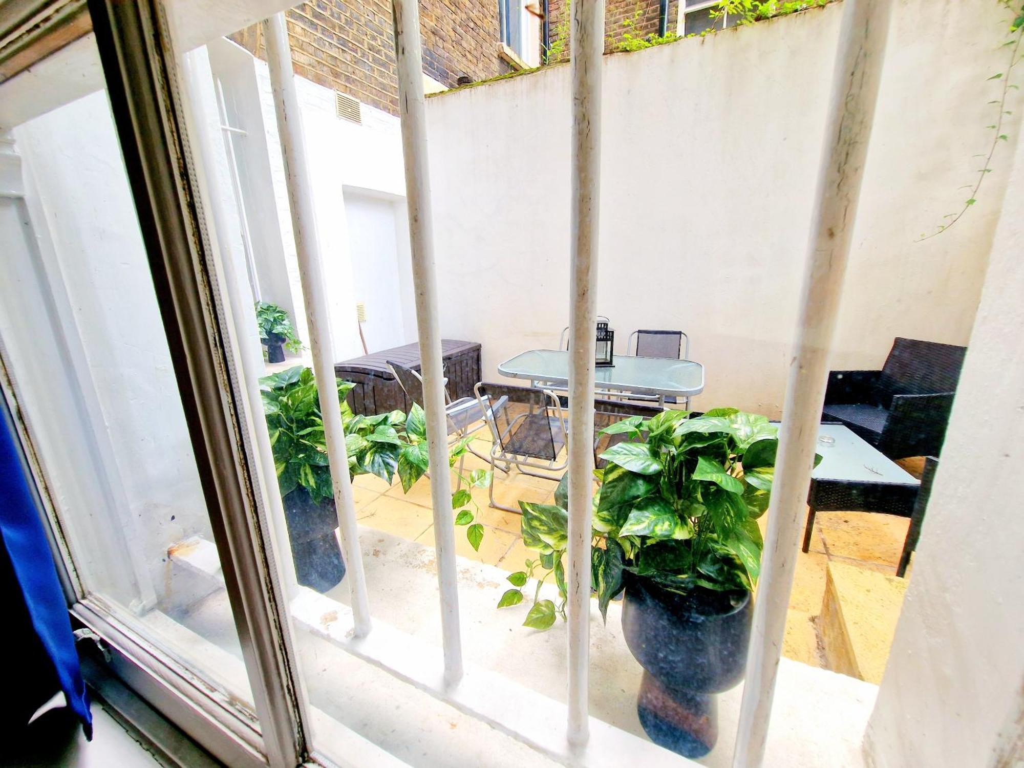 Spacious & Cosy 2 Bedroom Home Plus 2 Sofa-Beds With Private Entrance And Back Patio, 3 Min Walk To Earl'S Court Station London Eksteriør bilde