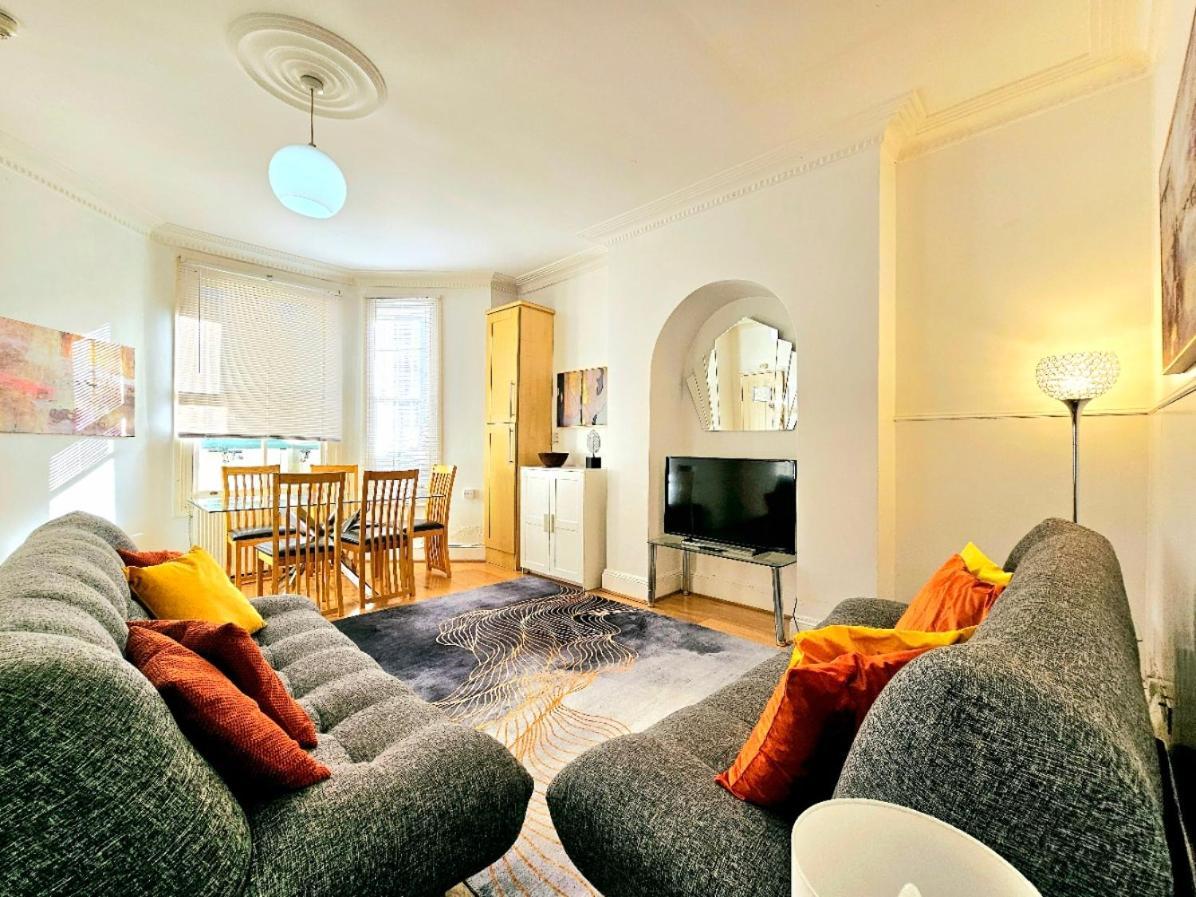 Spacious & Cosy 2 Bedroom Home Plus 2 Sofa-Beds With Private Entrance And Back Patio, 3 Min Walk To Earl'S Court Station London Eksteriør bilde