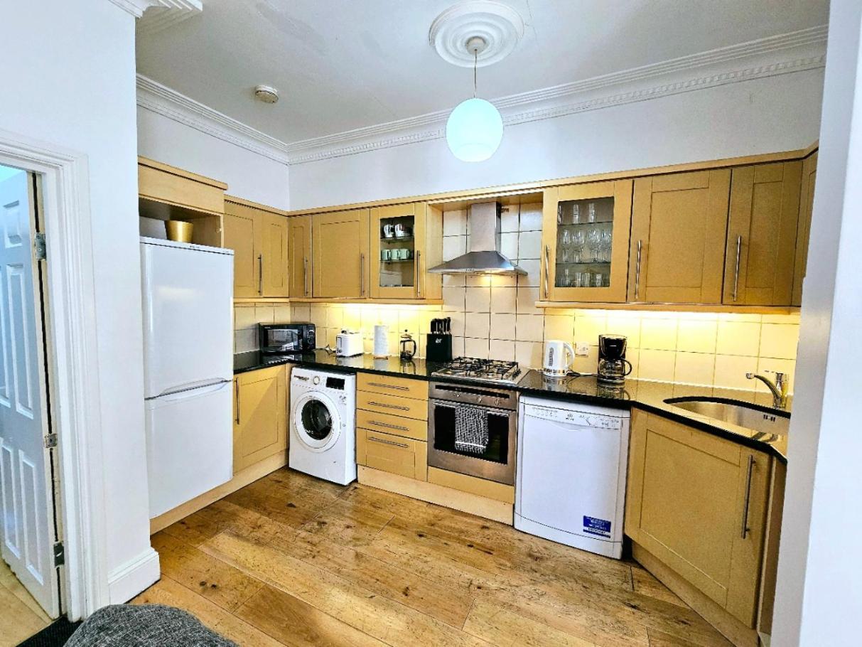 Spacious & Cosy 2 Bedroom Home Plus 2 Sofa-Beds With Private Entrance And Back Patio, 3 Min Walk To Earl'S Court Station London Eksteriør bilde