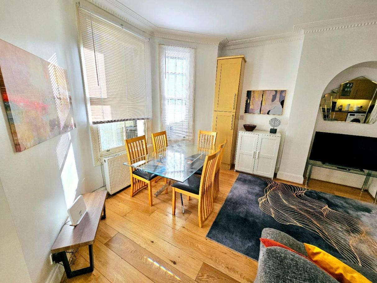 Spacious & Cosy 2 Bedroom Home Plus 2 Sofa-Beds With Private Entrance And Back Patio, 3 Min Walk To Earl'S Court Station London Eksteriør bilde