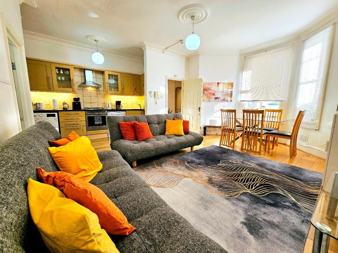 Spacious & Cosy 2 Bedroom Home Plus 2 Sofa-Beds With Private Entrance And Back Patio, 3 Min Walk To Earl'S Court Station London Eksteriør bilde