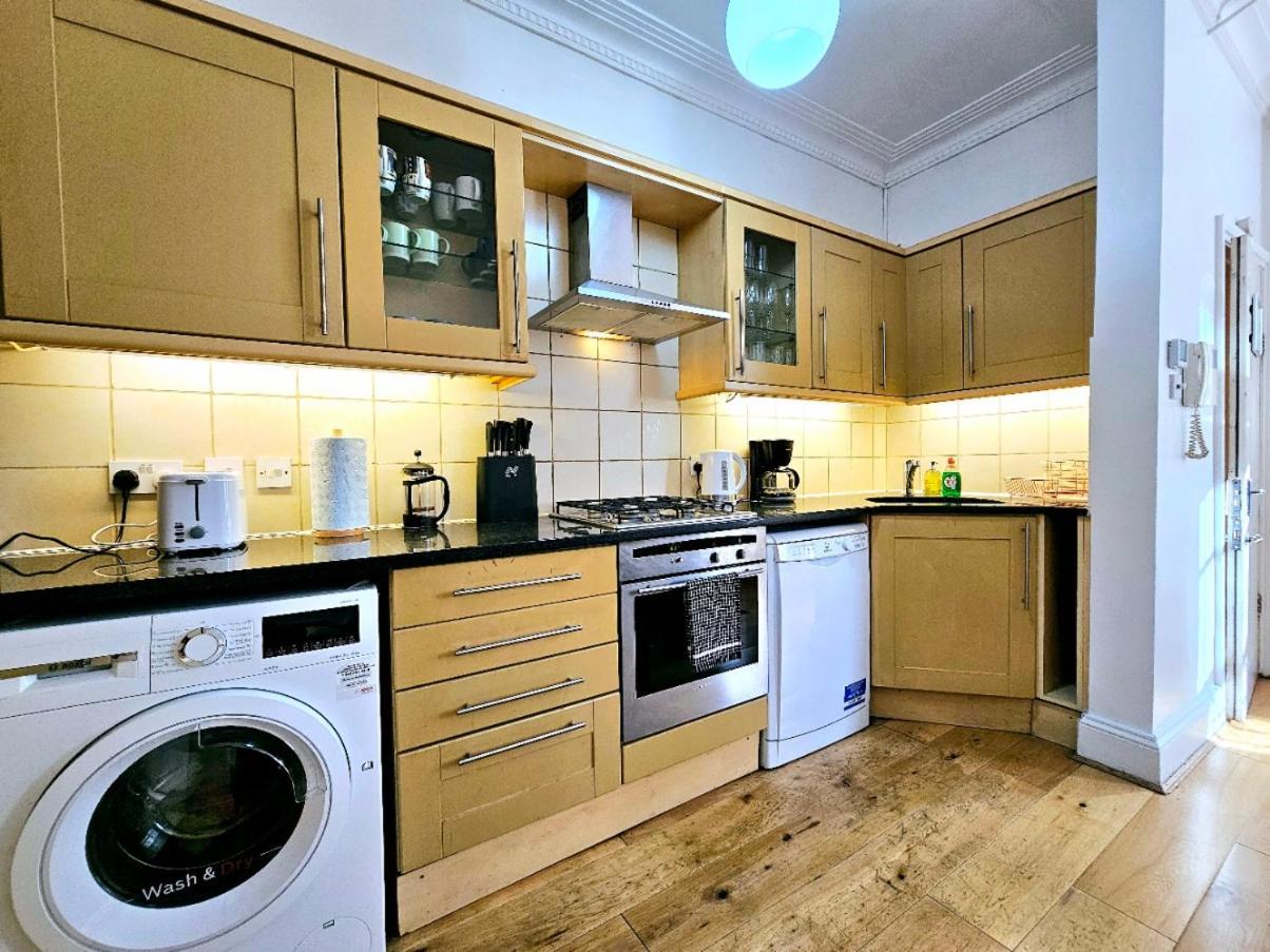Spacious & Cosy 2 Bedroom Home Plus 2 Sofa-Beds With Private Entrance And Back Patio, 3 Min Walk To Earl'S Court Station London Eksteriør bilde