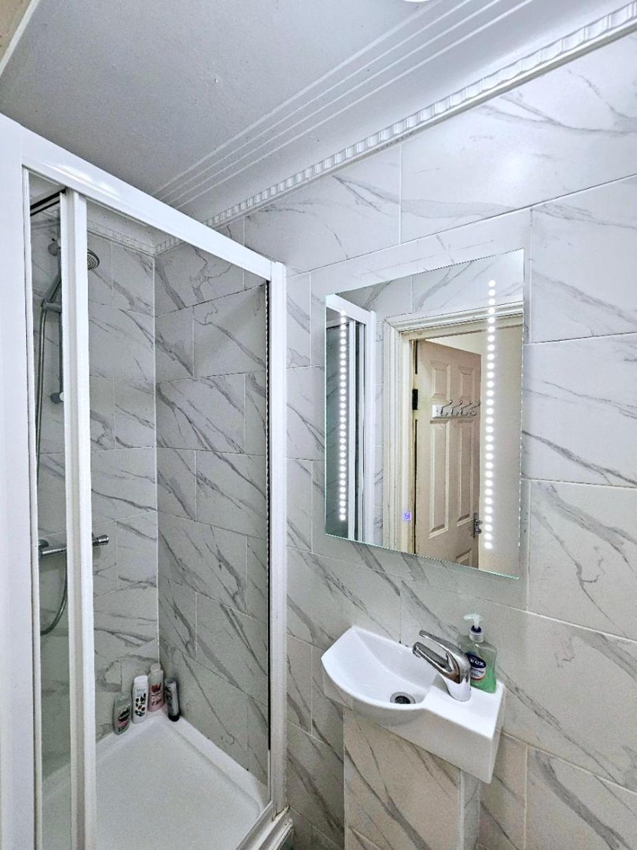 Spacious & Cosy 2 Bedroom Home Plus 2 Sofa-Beds With Private Entrance And Back Patio, 3 Min Walk To Earl'S Court Station London Eksteriør bilde