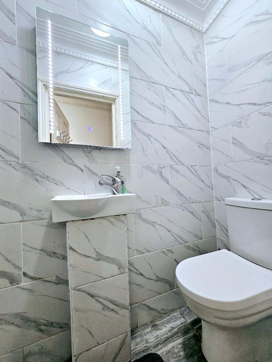 Spacious & Cosy 2 Bedroom Home Plus 2 Sofa-Beds With Private Entrance And Back Patio, 3 Min Walk To Earl'S Court Station London Eksteriør bilde