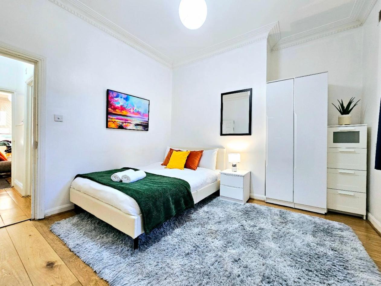 Spacious & Cosy 2 Bedroom Home Plus 2 Sofa-Beds With Private Entrance And Back Patio, 3 Min Walk To Earl'S Court Station London Eksteriør bilde