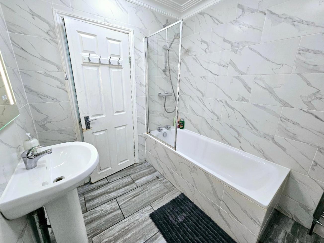 Spacious & Cosy 2 Bedroom Home Plus 2 Sofa-Beds With Private Entrance And Back Patio, 3 Min Walk To Earl'S Court Station London Eksteriør bilde